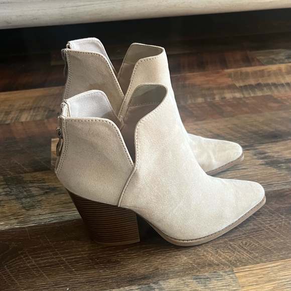 Qupid Tortilla Beige Suede Ankle Boots (like new!) - Picture 12 of 12